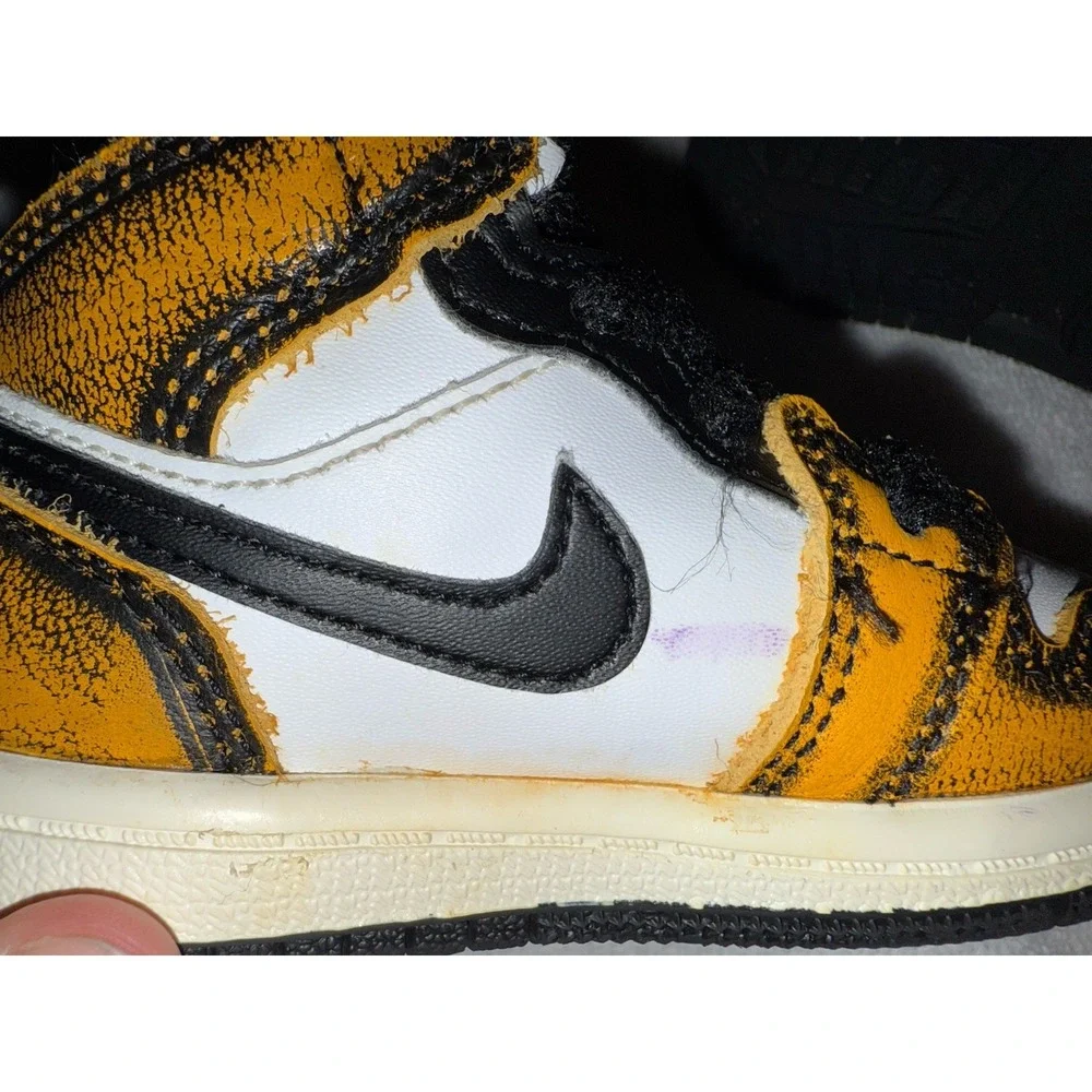 Nike Air‎ Jordan 1 Boys Size 6 Mid Sneakers Black  Yellow White